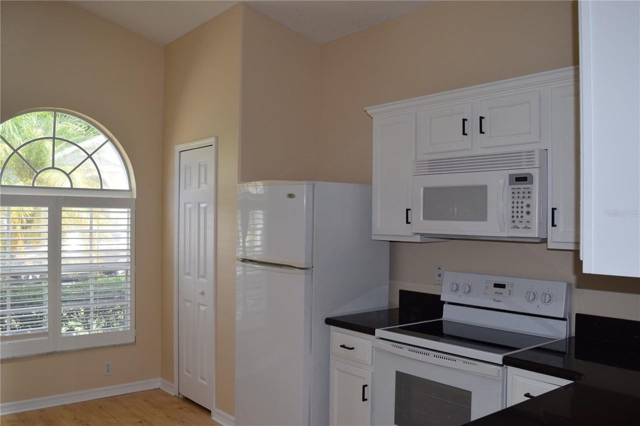 1714 Fox Glen Court - Photo 3 of 16