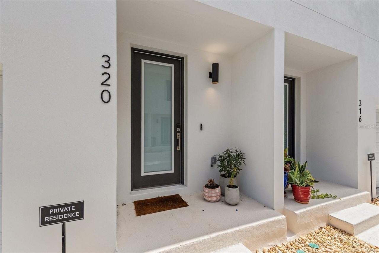 320 15th St N - Photo 2 of 38