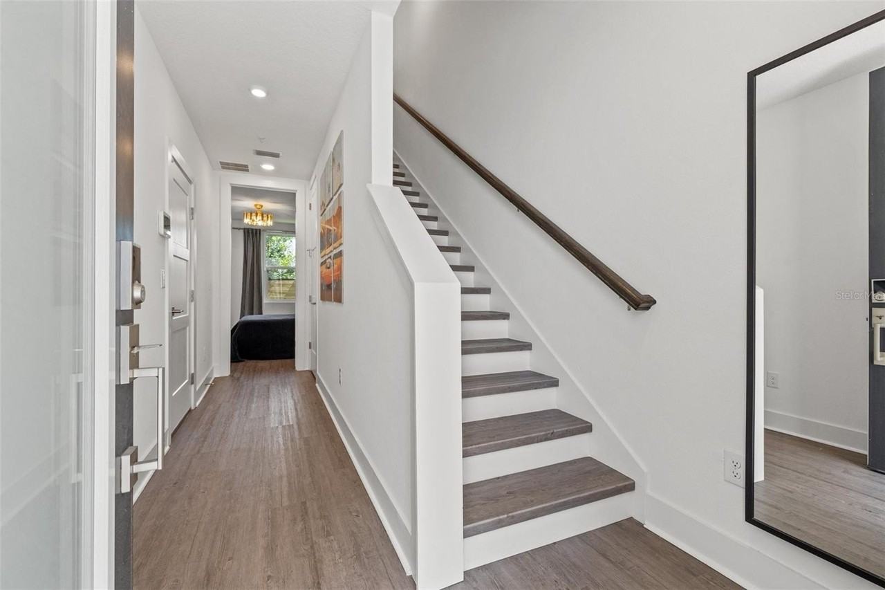 320 15th St N - Photo 3 of 38