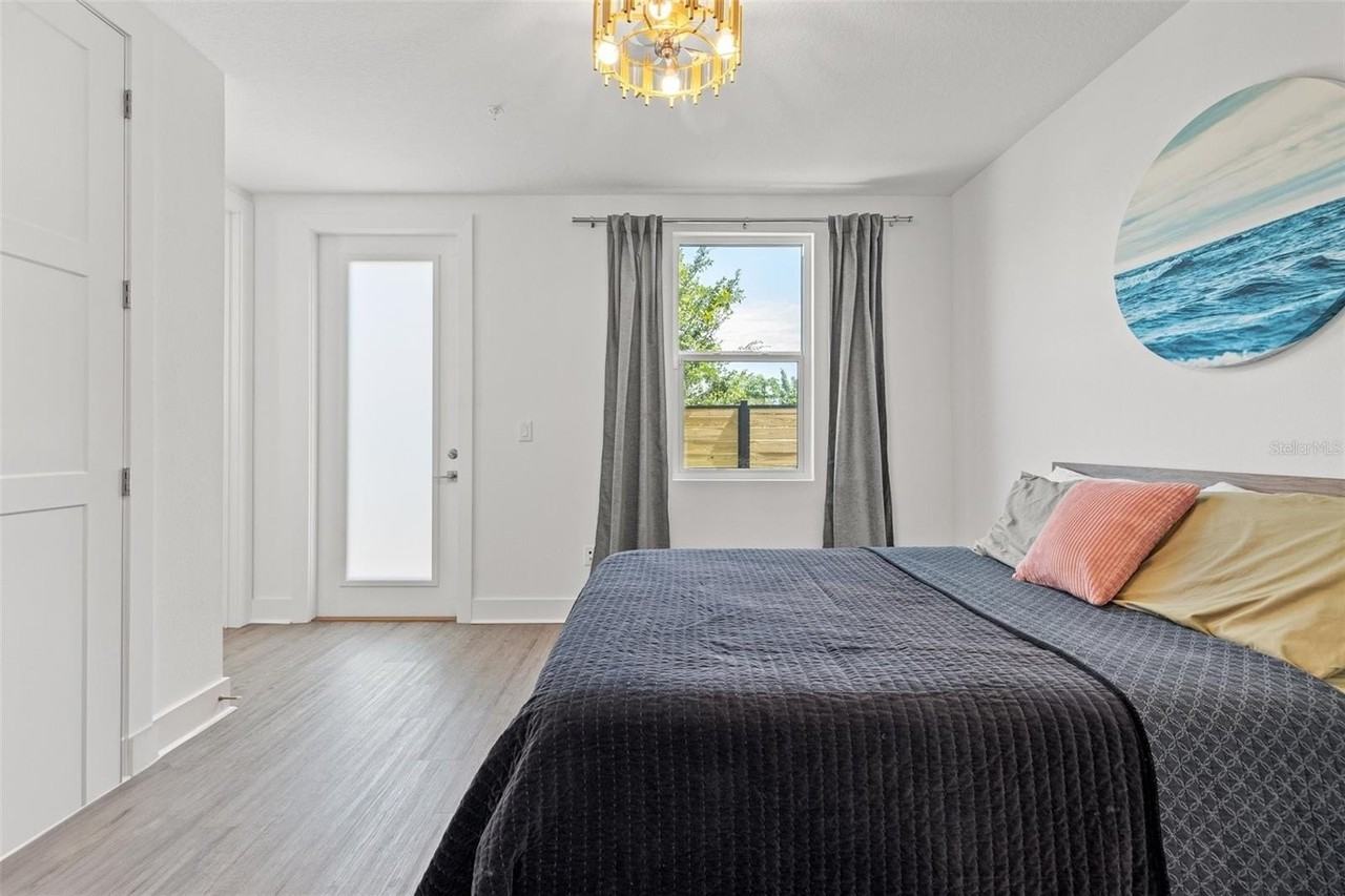 320 15th St N - Photo 5 of 38