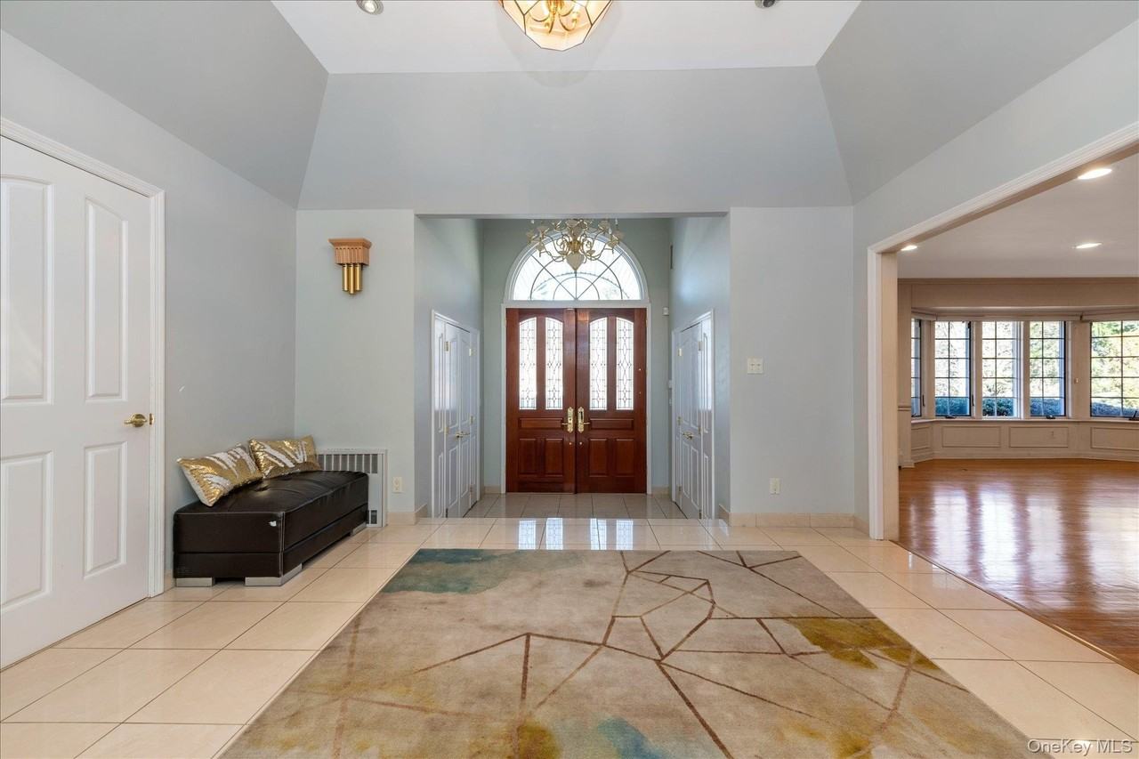 200 Hummingbird Drive - Photo 6 of 29