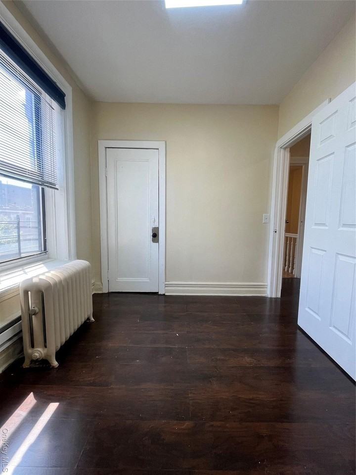 30 E Kingsbridge Rd #3 - Photo 7 of 14