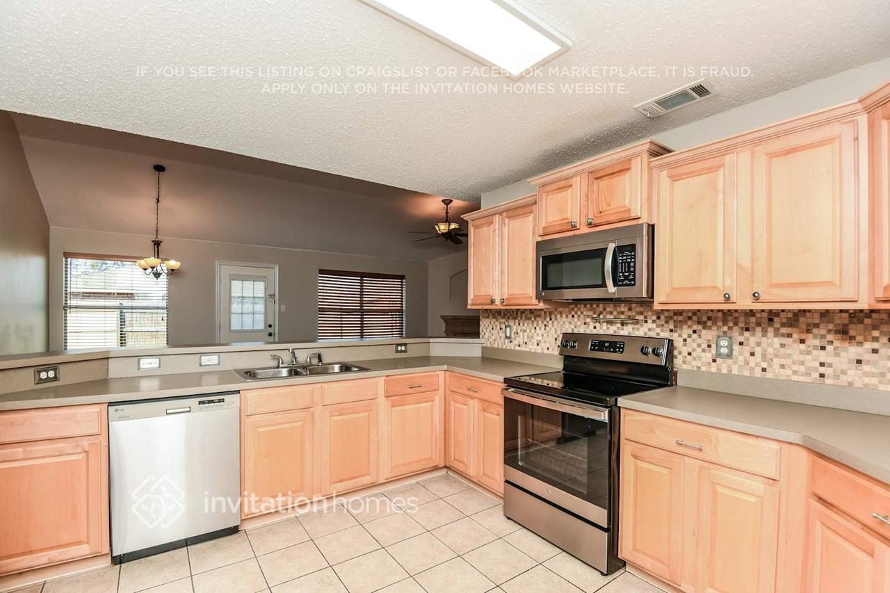 9124 Friendswood Dr - Photo 6 of 17