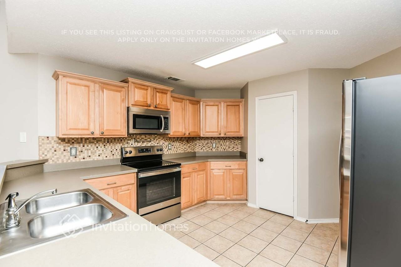 9124 Friendswood Dr - Photo 7 of 17