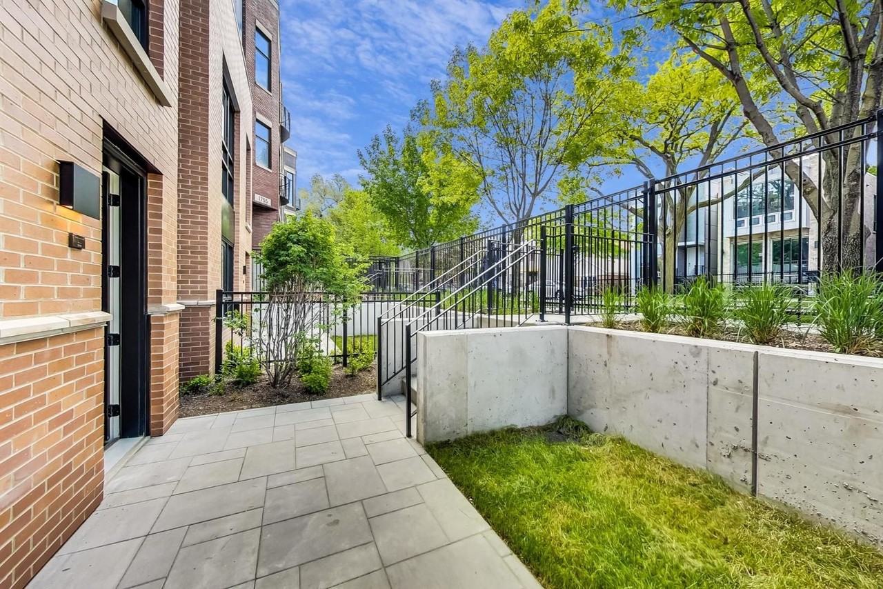 1744 N Western Ave #102 - Photo 3 of 32