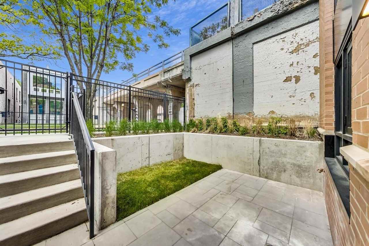 1744 N Western Ave #102 - Photo 4 of 32