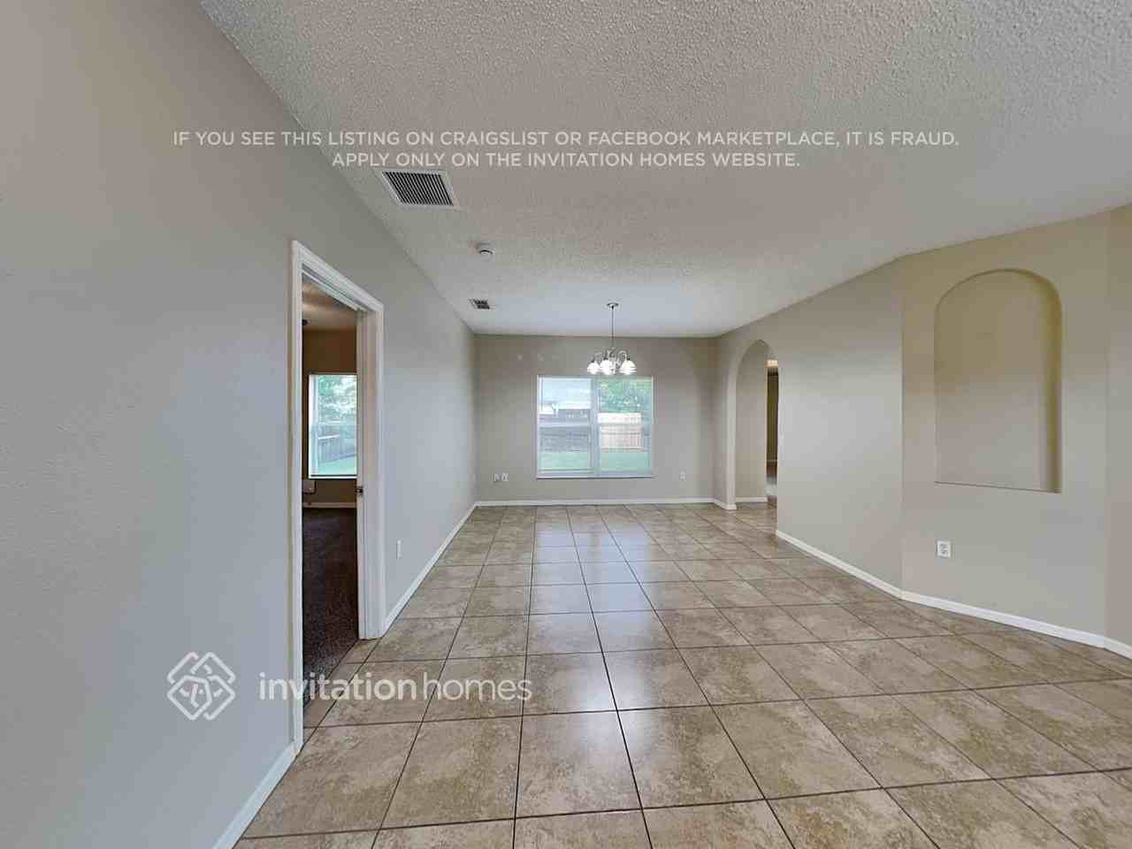 610 Fisher Ct - Photo 4 of 20
