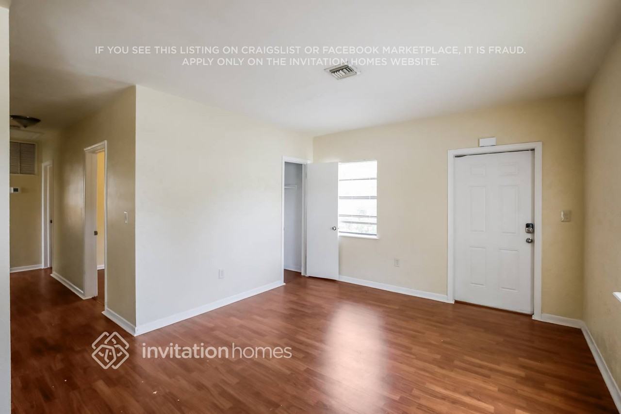 1815 Ne 178th St - Photo 3 of 17