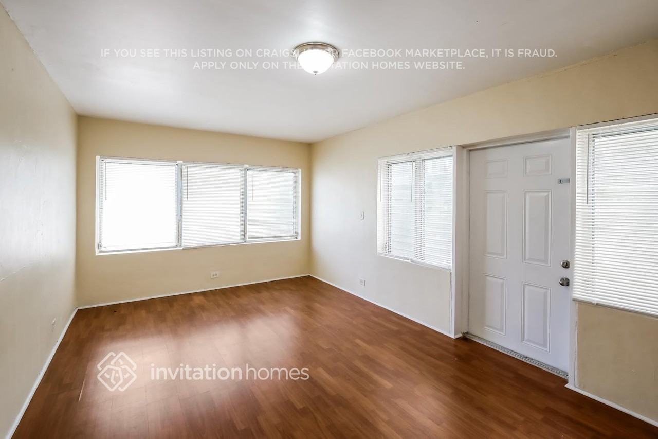 1815 Ne 178th St - Photo 4 of 17