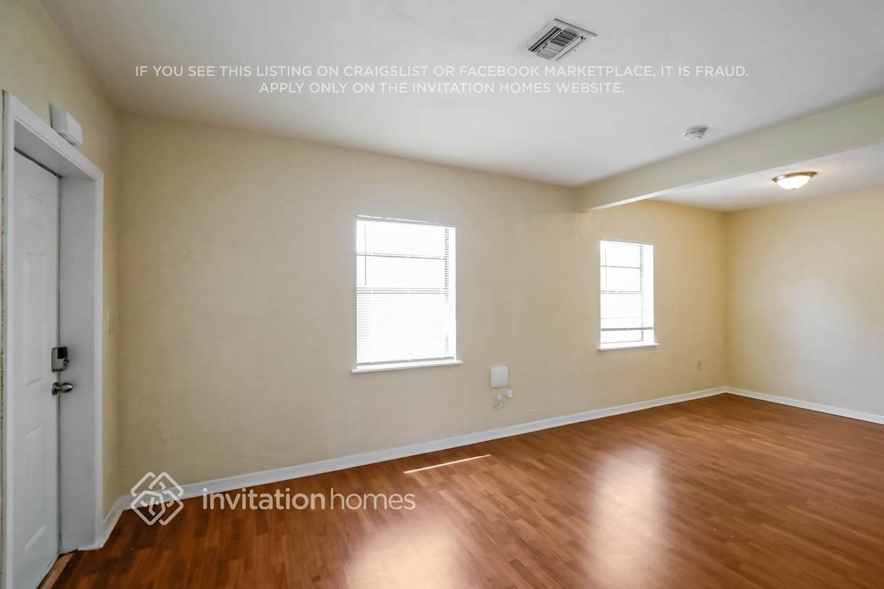 1815 Ne 178th St - Photo 5 of 17
