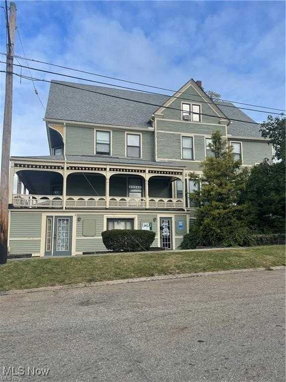 755 Broadway Ave Apt 4 #4 - Photo 2 of 16