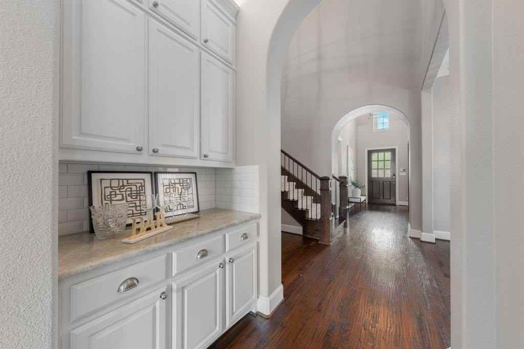 640 Creekway Dr - Photo 4 of 38