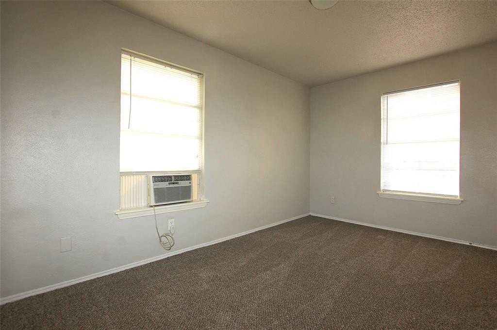 407 S Bois D Arc St - Photo 5 of 19