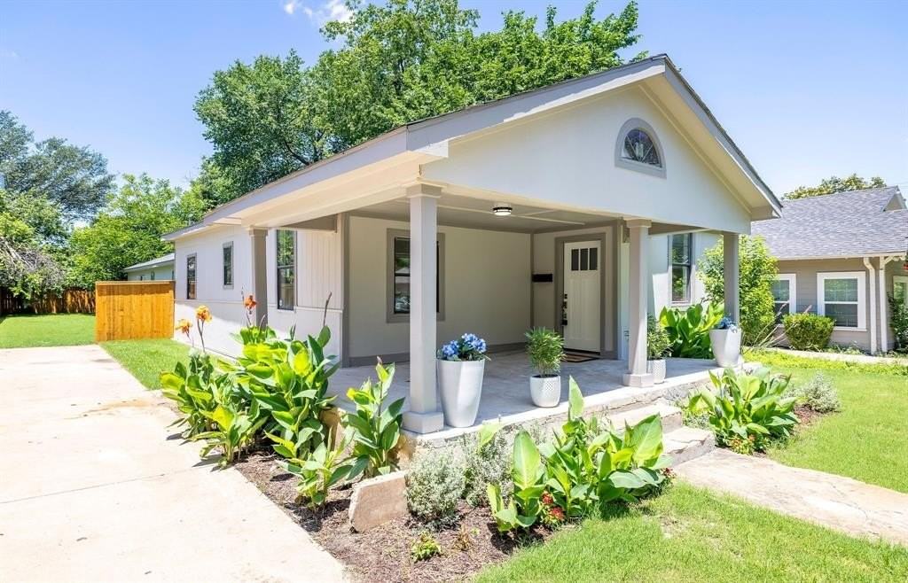 311 S Waverly Dr - Photo 2 of 37