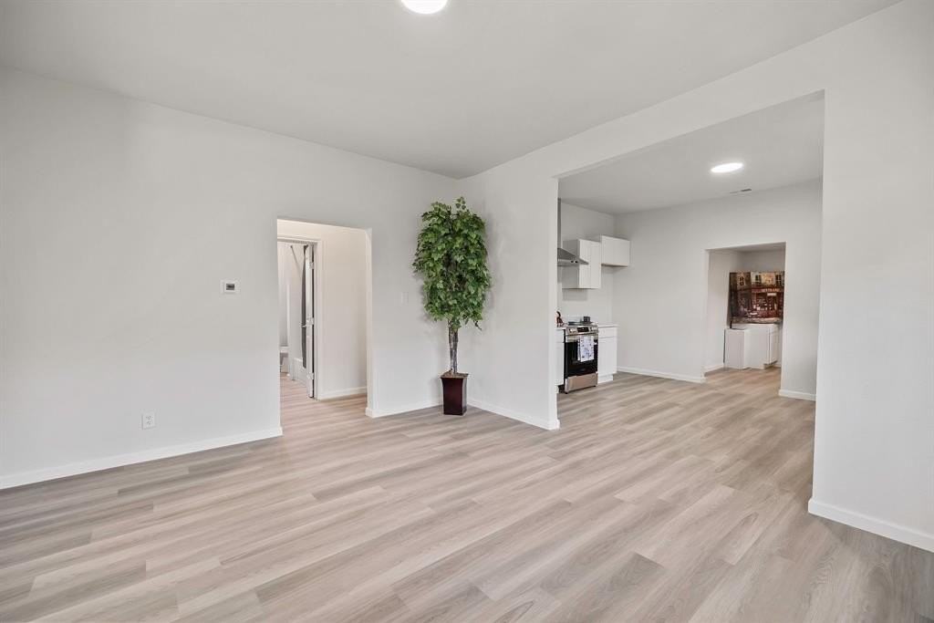 311 S Waverly Dr - Photo 7 of 37