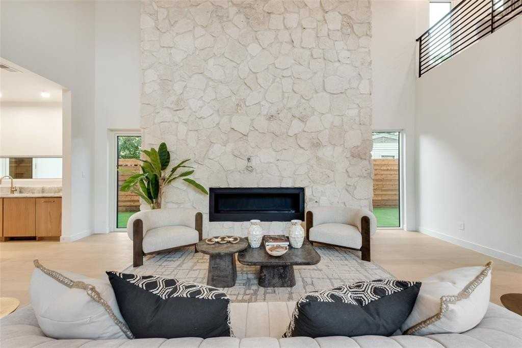 3821 Beechwood Ln - Photo 2 of 24