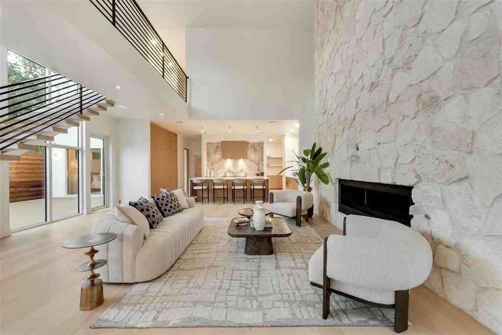 3821 Beechwood Ln - Photo 4 of 24