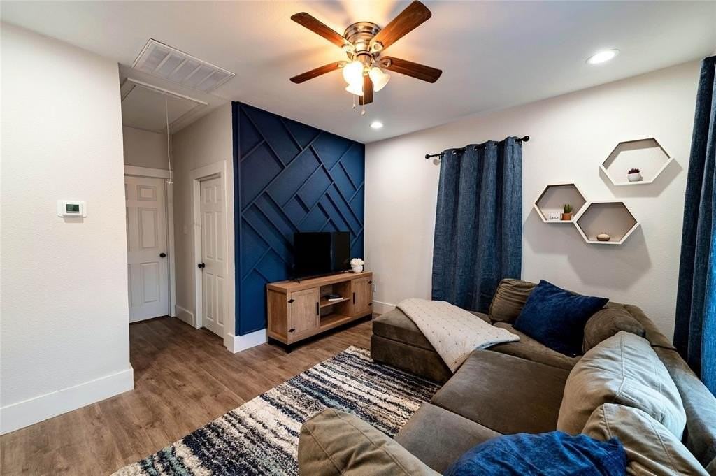 1415 N Houston St - Photo 3 of 19