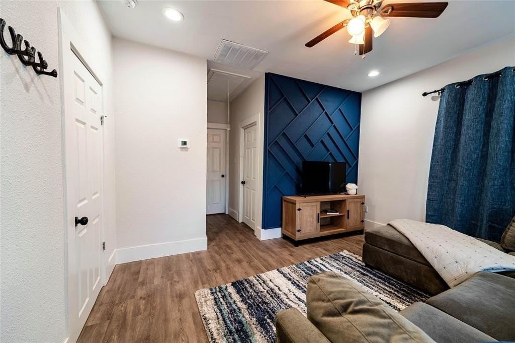 1415 N Houston St - Photo 4 of 19