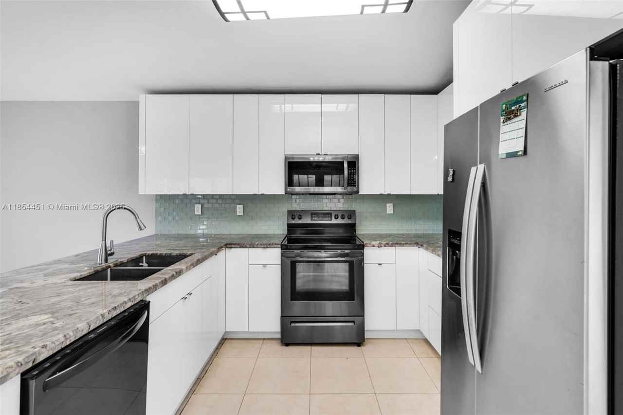 17493 Sw 142nd Pl - Photo 3 of 8