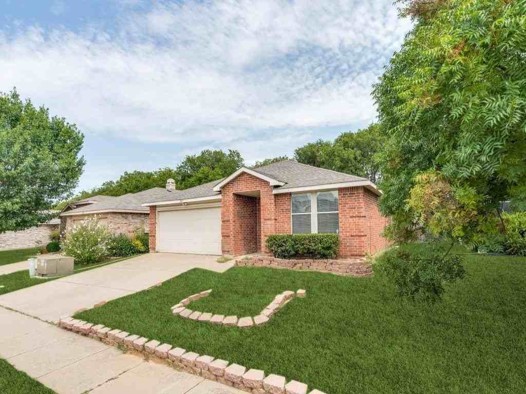 2049 Shawnee Trl - Photo 2 of 25