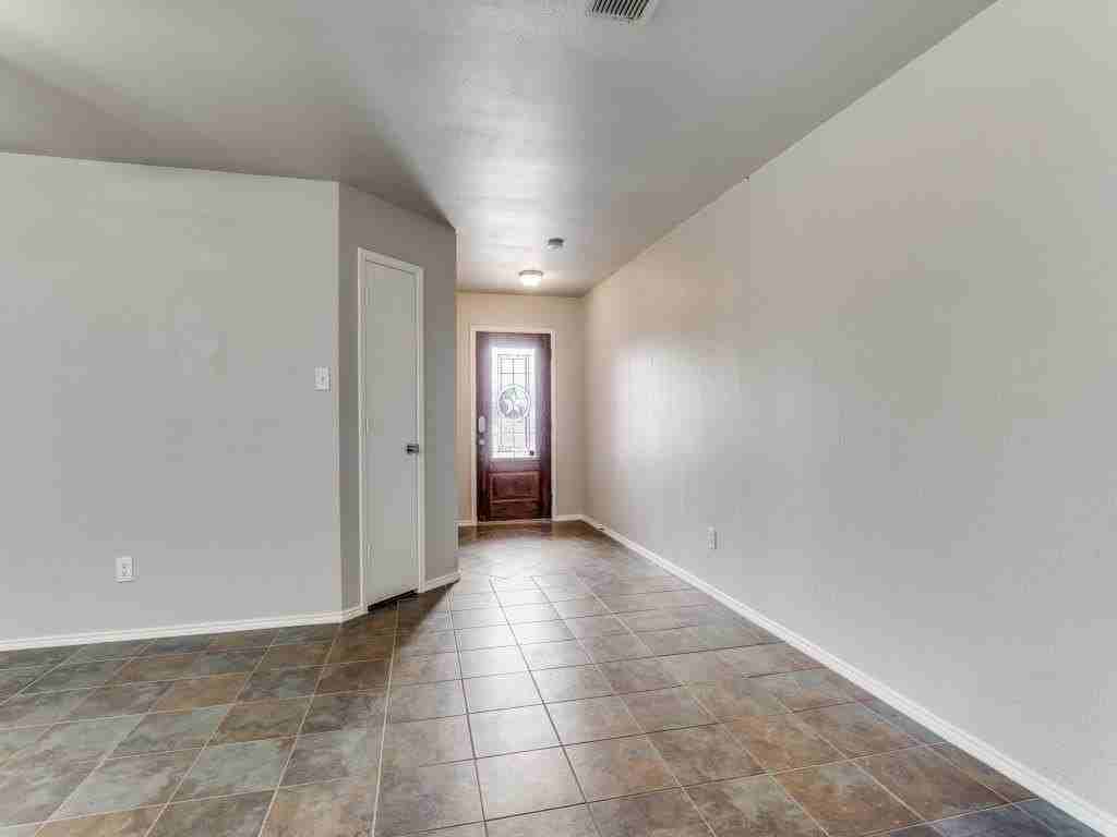 2049 Shawnee Trl - Photo 3 of 25