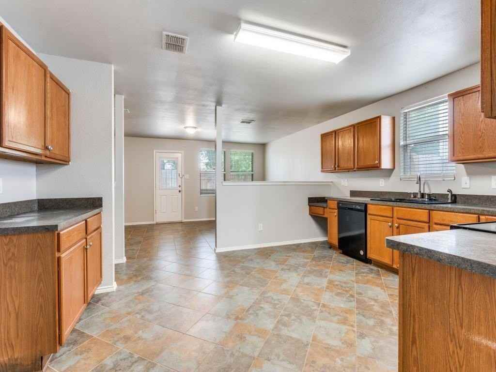 2049 Shawnee Trl - Photo 6 of 25