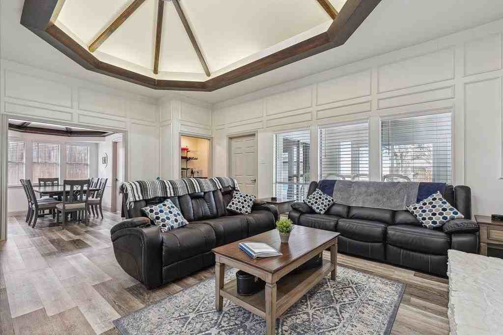 1813 Cross Bend Rd - Photo 4 of 30