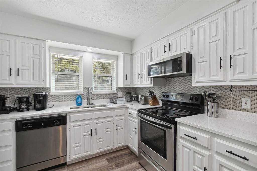 1813 Cross Bend Rd - Photo 5 of 30