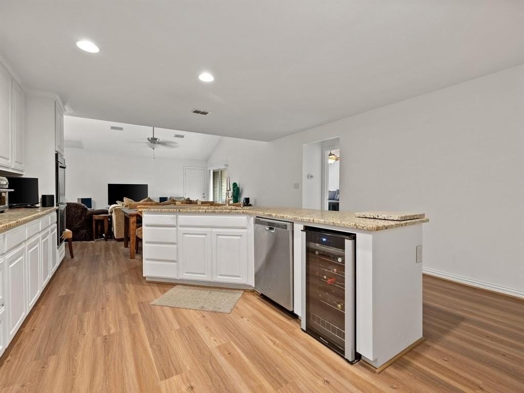 6504 Lago Vista Dr - Photo 7 of 28