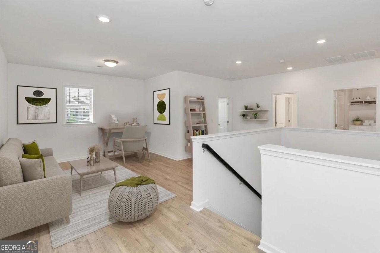 2226 Derrick Dr - Photo 5 of 9