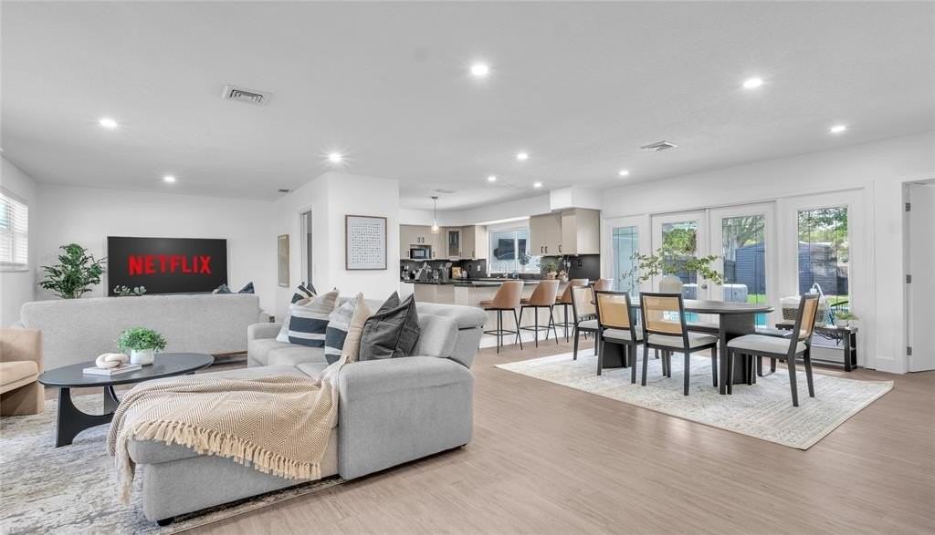 2201 N 50th Ave - Photo 2 of 26