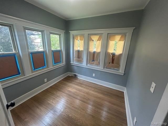 1926 Seward St - Photo 7 of 19