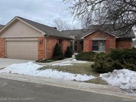 7352 Meadowridge Cir - Photo 1 of 1