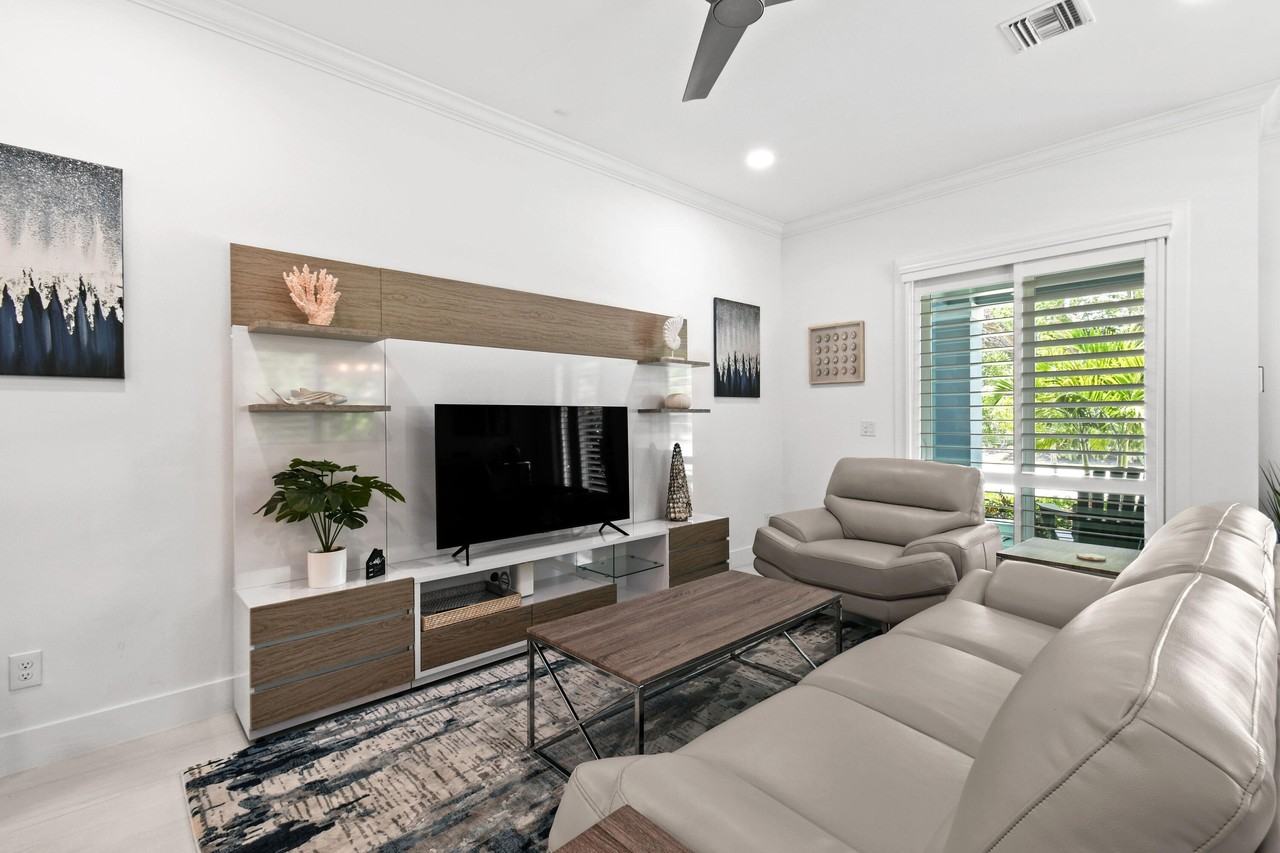 4650 Se Manatee Way - Photo 7 of 50