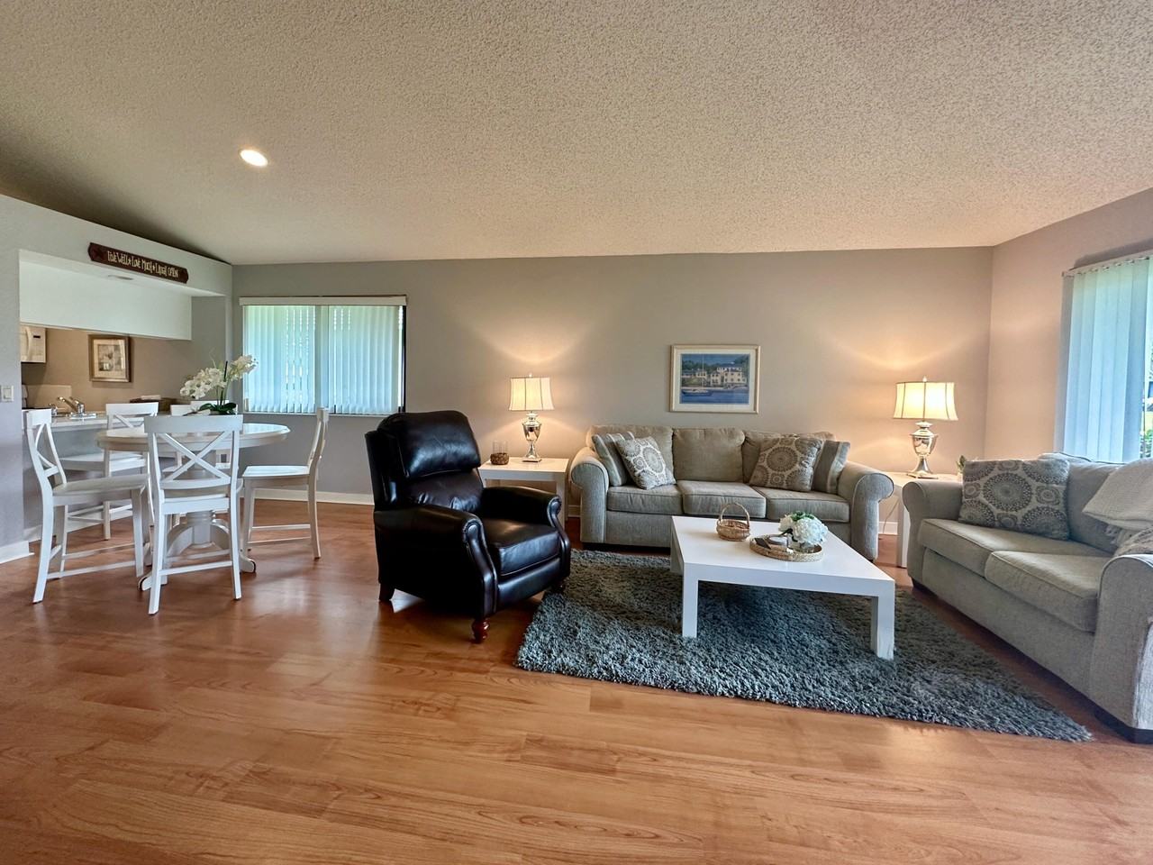 305 Club Dr - Photo 2 of 14