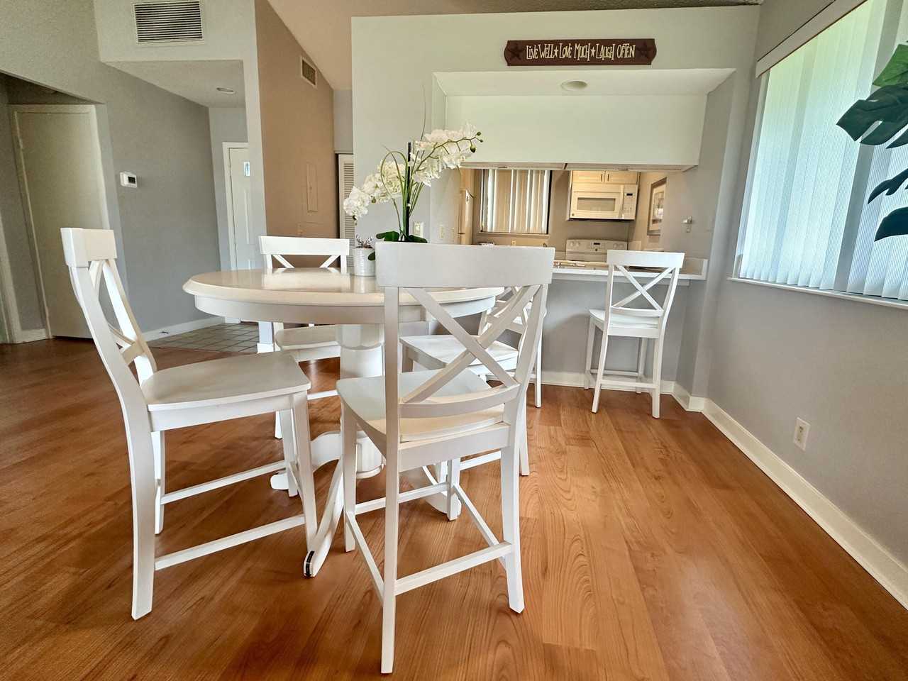 305 Club Dr - Photo 3 of 14