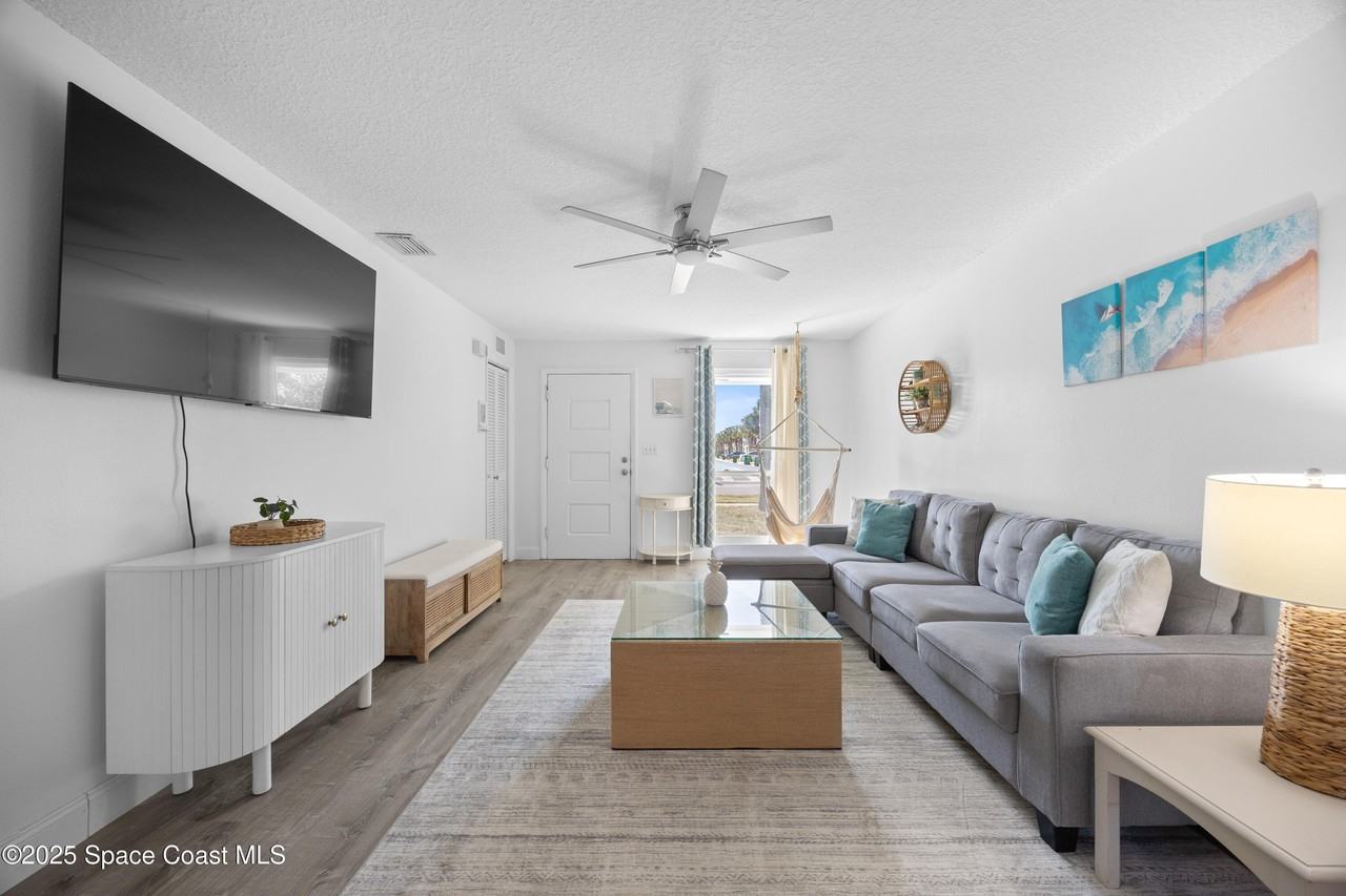 532 Roosevelt Ave - Photo 2 of 13