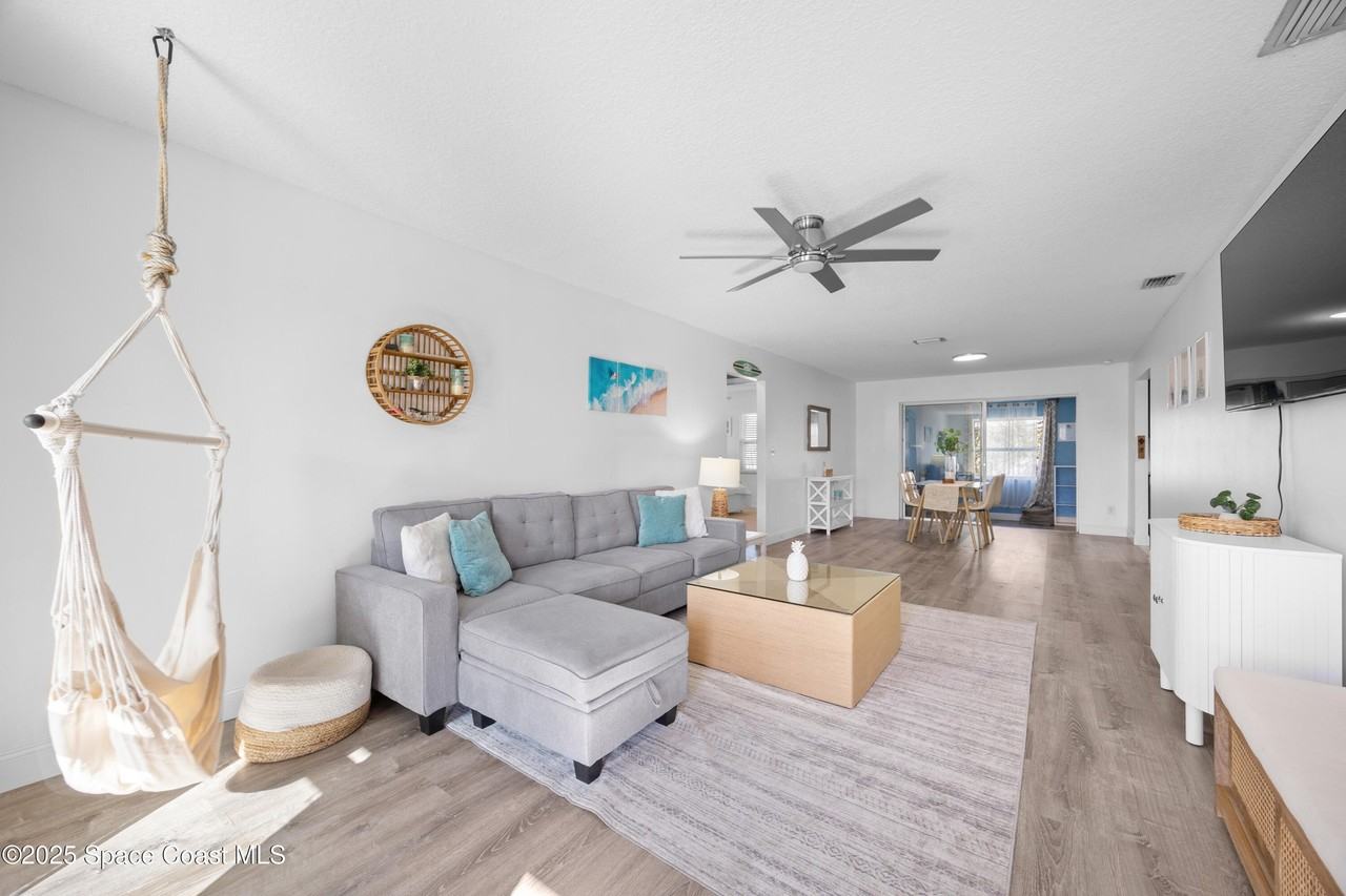 532 Roosevelt Ave - Photo 3 of 13