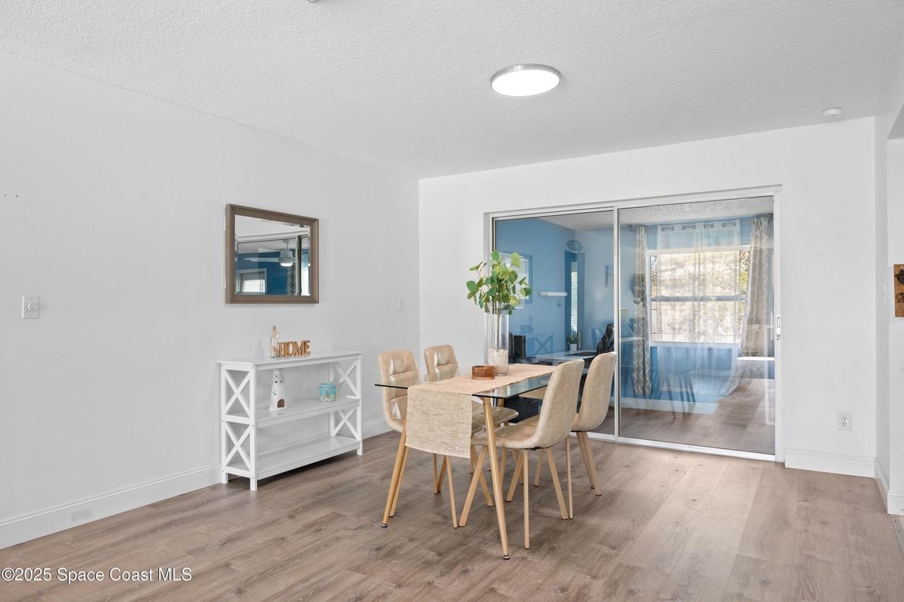 532 Roosevelt Ave - Photo 4 of 13