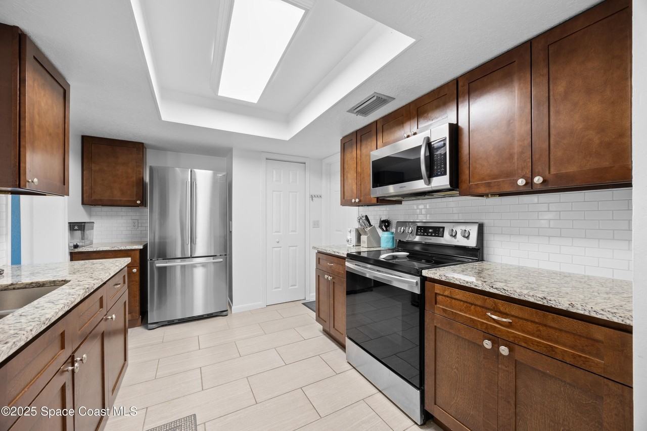 532 Roosevelt Ave - Photo 5 of 13