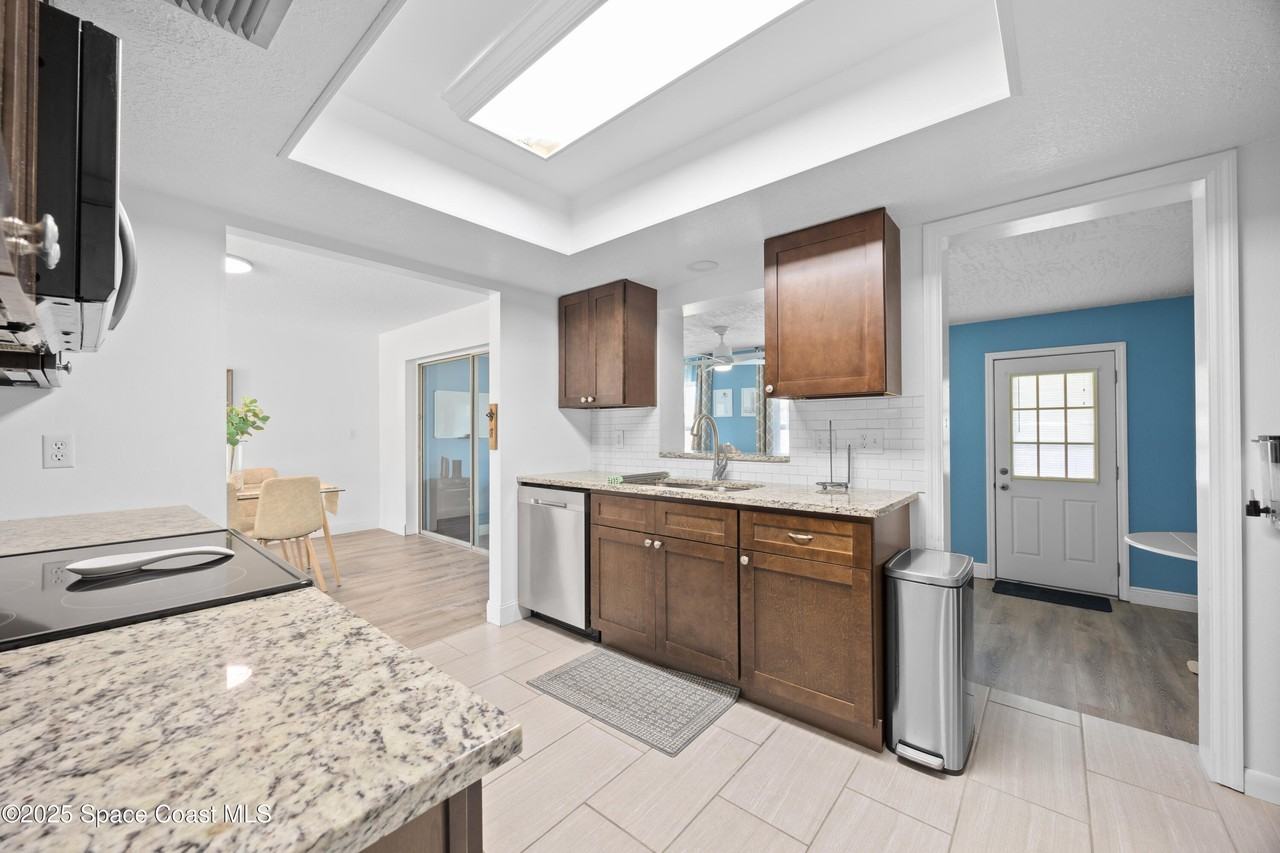 532 Roosevelt Ave - Photo 6 of 13