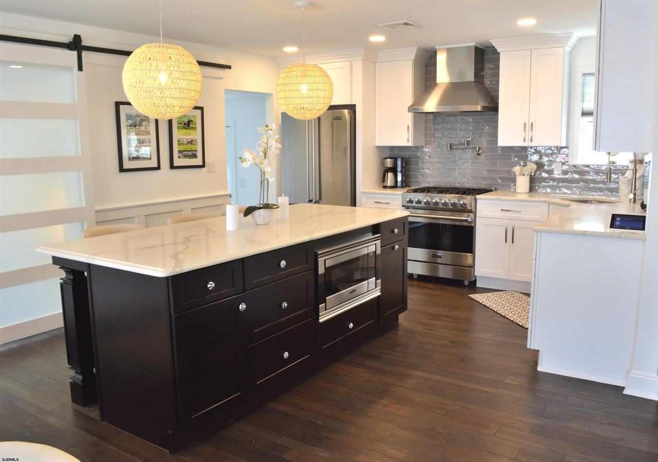 8808 Amherst Ave - Photo 3 of 24