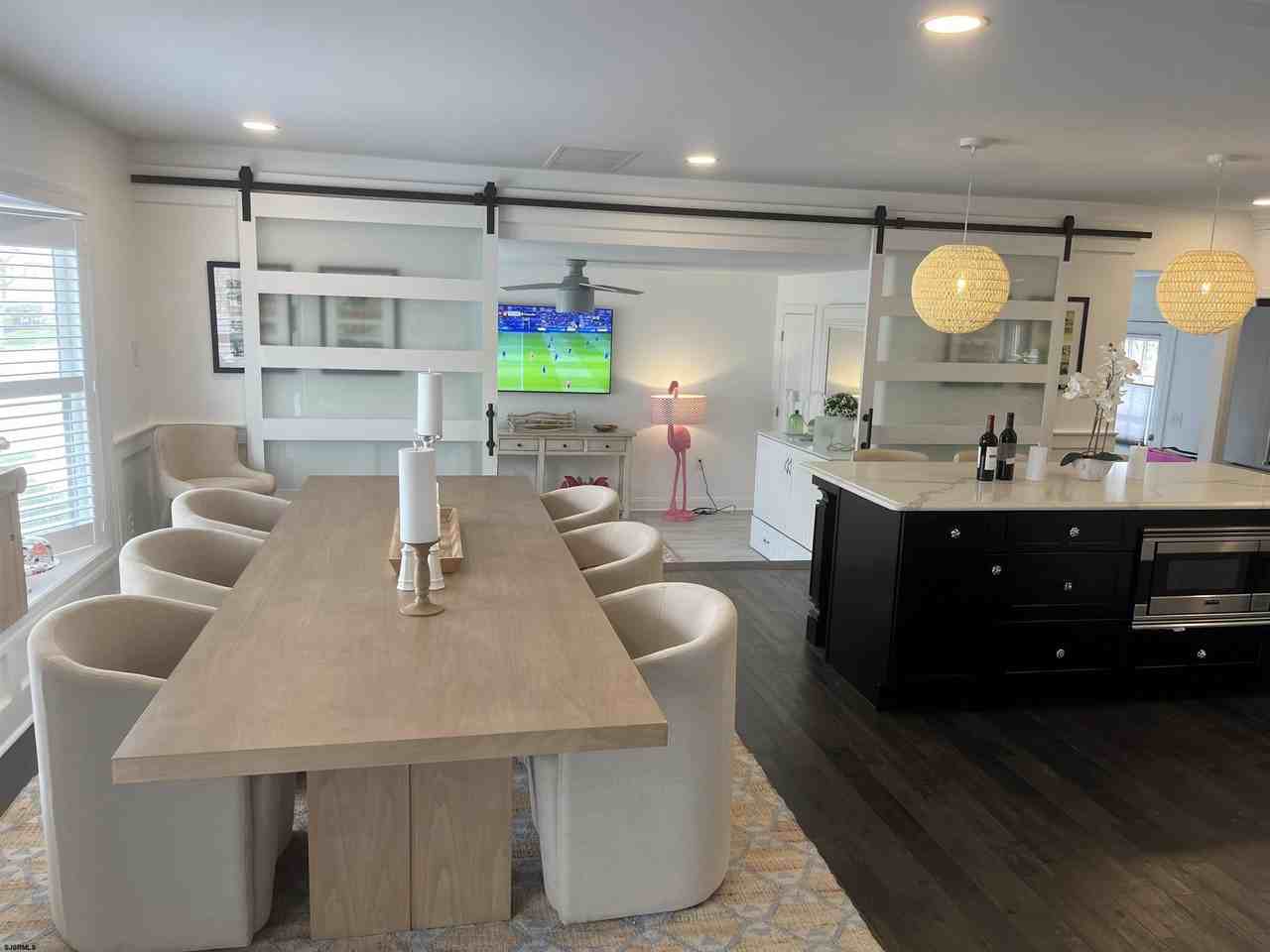 8808 Amherst Ave - Photo 5 of 24