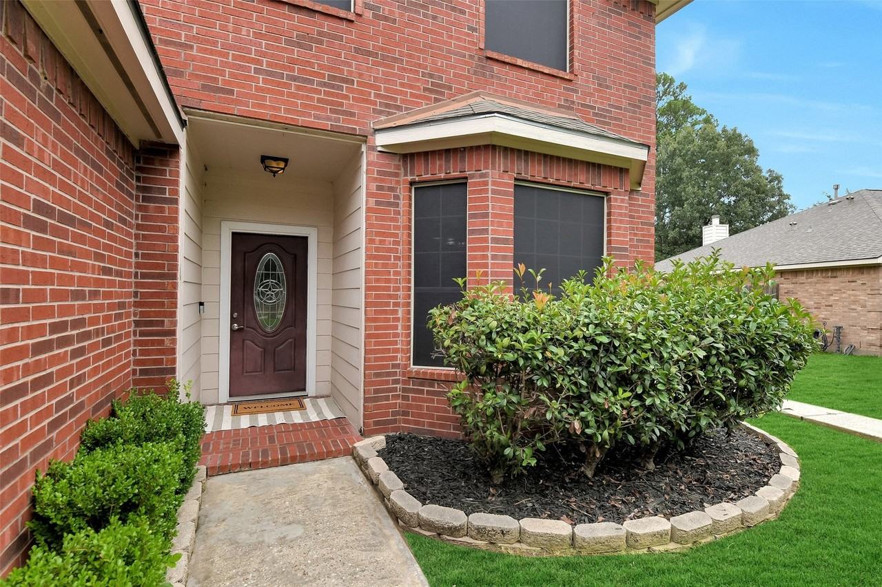 3106 Lake Breeze Ln - Photo 4 of 33