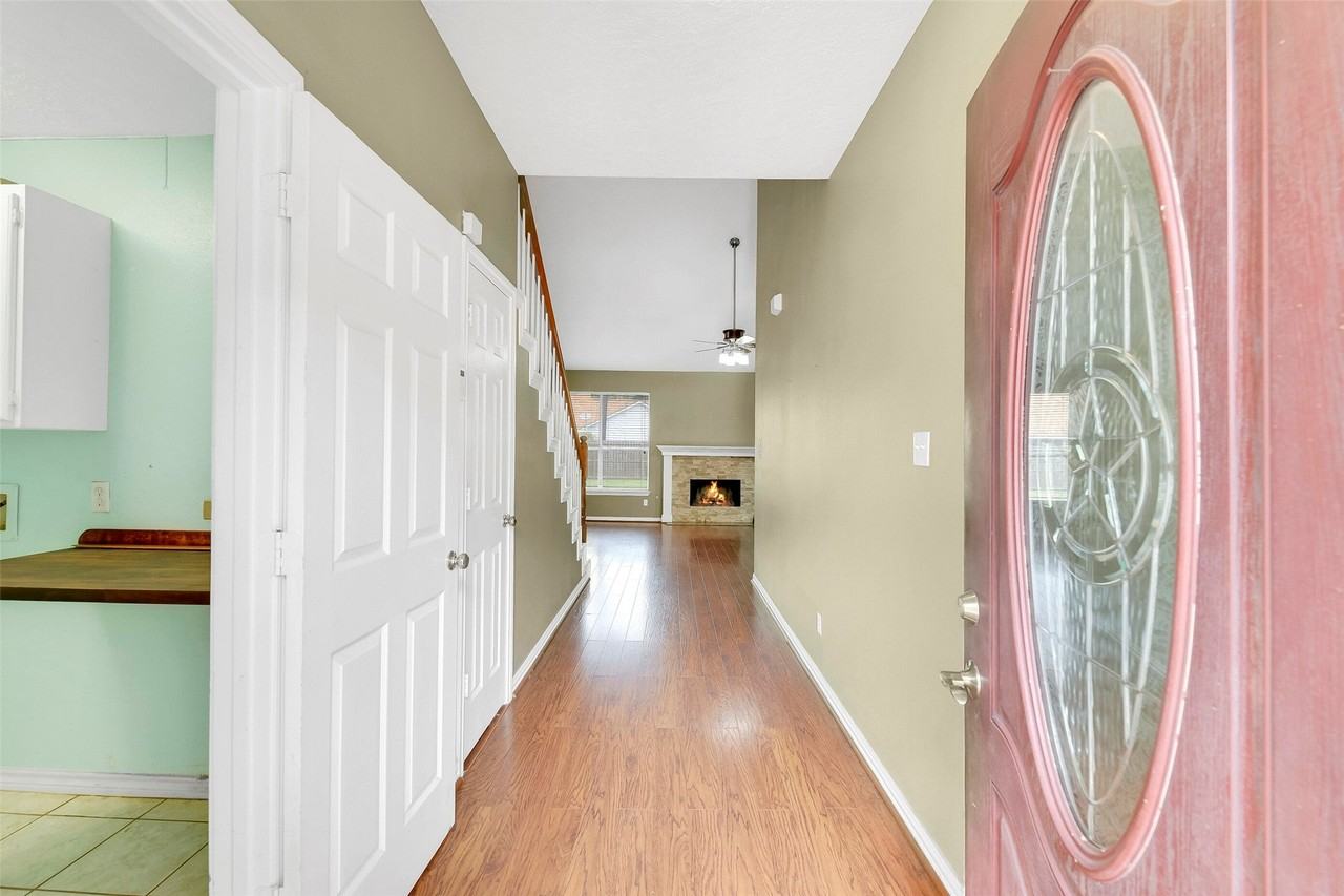 3106 Lake Breeze Ln - Photo 5 of 33