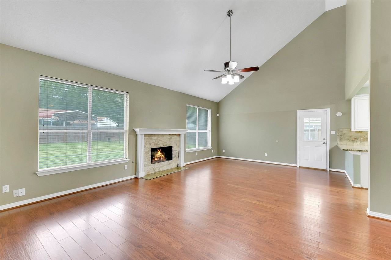 3106 Lake Breeze Ln - Photo 6 of 33