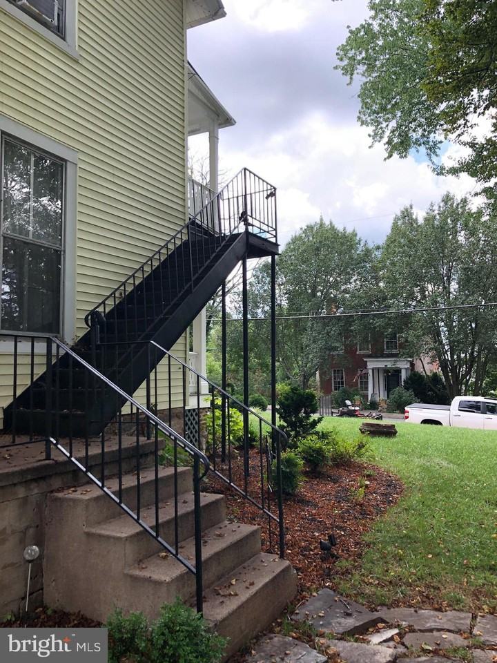 185 Main Street - Photo 2 of 35