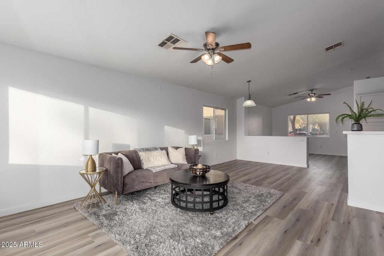 1952 N 103rd Dr - Photo 4 of 36