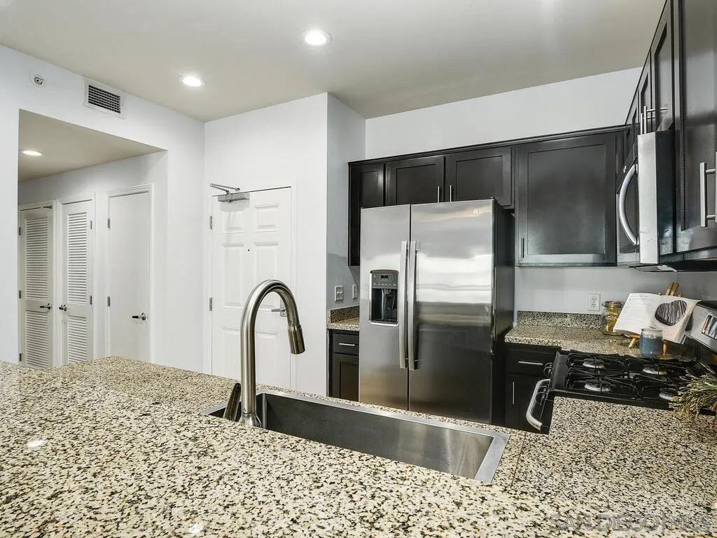 450 J Street - Photo 6 of 27